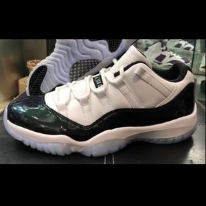 Jordan 11 Emerald Low